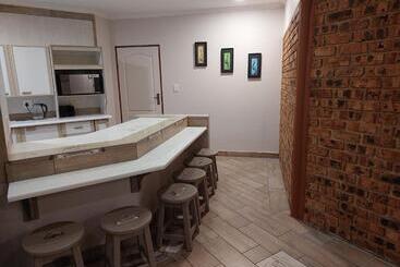 پانسیون Twins Guest House Astoni