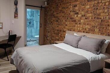 پانسیون Twins Guest House Astoni
