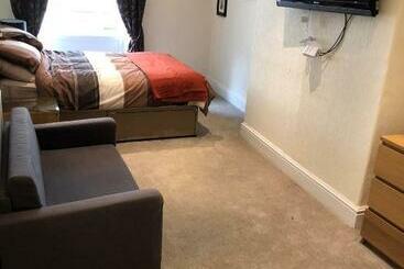 مبيت وإفطار Wellington Tavern Accommodation