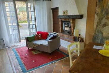 پانسیون Maison Lyre, Pompadour