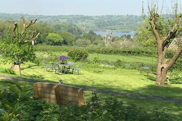 مبيت وإفطار Coombe Lodge Farm House