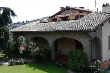 تختخواب و صبحانه La Collina Degli Olivi