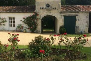 تختخواب و صبحانه Le Logis Du Plessis
