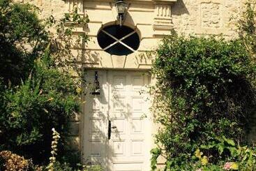 تختخواب و صبحانه Le Manoir Des Doyens