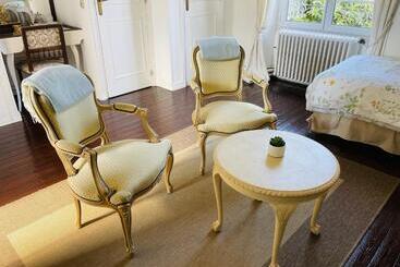 تختخواب و صبحانه Le Manoir Des Doyens