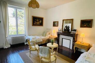 تختخواب و صبحانه Le Manoir Des Doyens