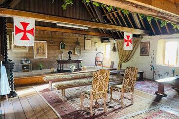 تختخواب و صبحانه Le Manoir Des Doyens
