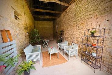 تختخواب و صبحانه Le Manoir Des Doyens