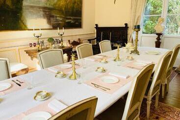 تختخواب و صبحانه Le Manoir Des Doyens