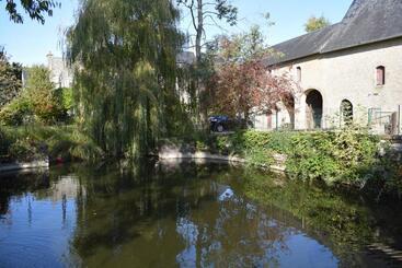 تختخواب و صبحانه Le Manoir Des Doyens