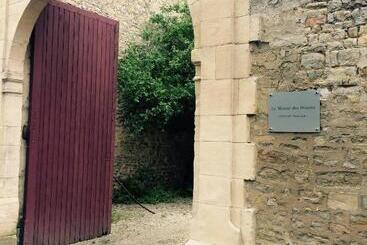تختخواب و صبحانه Le Manoir Des Doyens