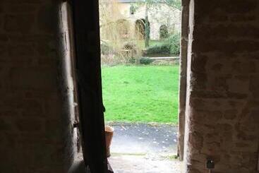 تختخواب و صبحانه Le Manoir Des Doyens