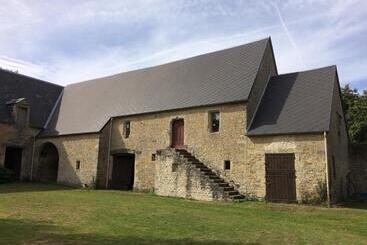 تختخواب و صبحانه Le Manoir Des Doyens