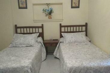 پانسیون Hostal Alameda