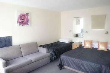 Wellington 747 Motel