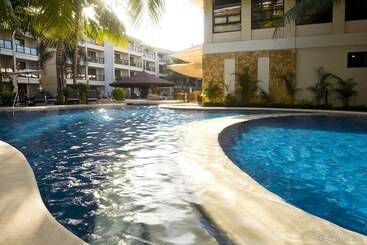Henann Lagoon Resort