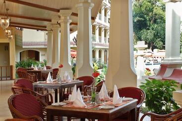 هتل Acron Candolim Regina