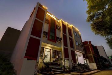 هتل Anand Villa