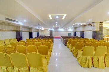 هتل Anand Villa