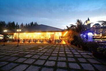 هتل Bella Vista Waterfront Resort