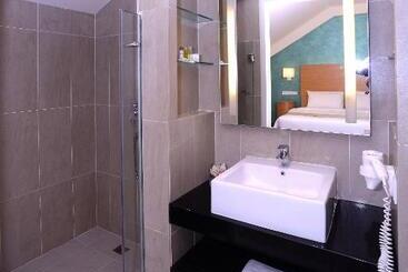 هتل Bella Vista Waterfront Resort