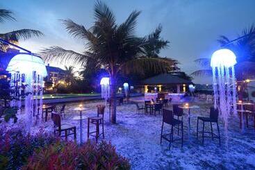 هتل Bella Vista Waterfront Resort