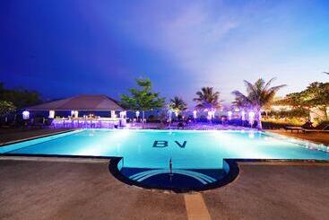 هتل Bella Vista Waterfront Resort