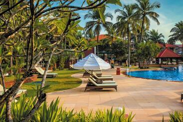 هتل Caravela Beach Resort