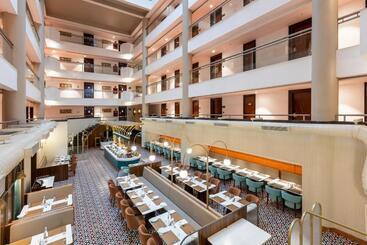 هتل Citadel Sarovar Portico Bengaluru