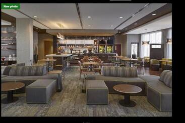 בית מלון כפרי Courtyard By Marriott Kingston Highway 401