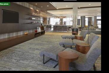 בית מלון כפרי Courtyard By Marriott Kingston Highway 401