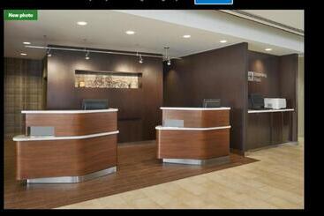 בית מלון כפרי Courtyard By Marriott Kingston Highway 401