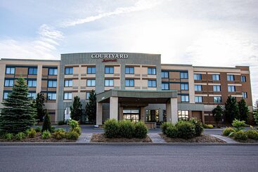בית מלון כפרי Courtyard By Marriott Kingston Highway 401