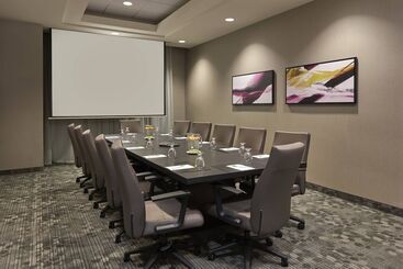 בית מלון כפרי Courtyard By Marriott Kingston Highway 401