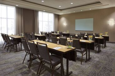 בית מלון כפרי Courtyard By Marriott Kingston Highway 401