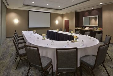 בית מלון כפרי Courtyard By Marriott Kingston Highway 401