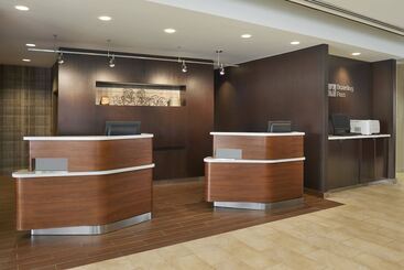 בית מלון כפרי Courtyard By Marriott Kingston Highway 401
