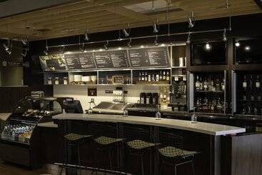 בית מלון כפרי Courtyard By Marriott Kingston Highway 401