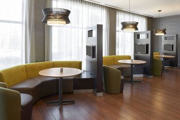 בית מלון כפרי Courtyard By Marriott Kingston Highway 401