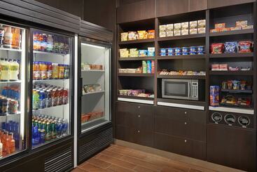 בית מלון כפרי Courtyard By Marriott Kingston Highway 401