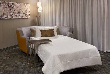 בית מלון כפרי Courtyard By Marriott Kingston Highway 401