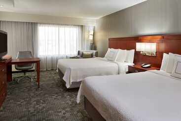 בית מלון כפרי Courtyard By Marriott Kingston Highway 401