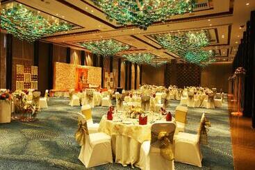 هتل Crowne Plaza New Delhi Mayur Vihar Noida, An Ihg