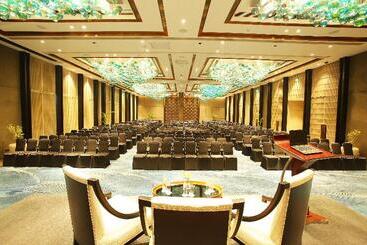 هتل Crowne Plaza New Delhi Mayur Vihar Noida, An Ihg