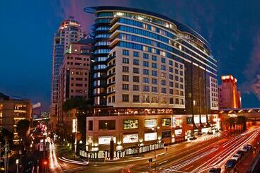 Davinci Hotel On Nelson Mandela Square
