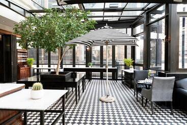 Davinci Hotel On Nelson Mandela Square