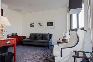 Davinci Hotel On Nelson Mandela Square