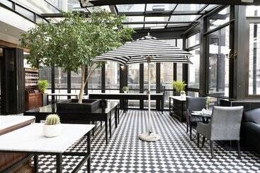 Davinci Hotel On Nelson Mandela Square