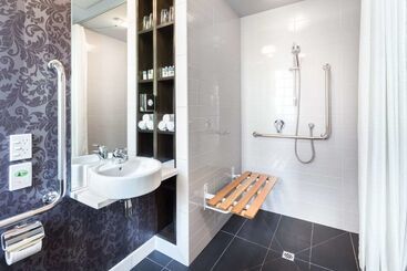 هتل Doubletree By Hilton Queenstown