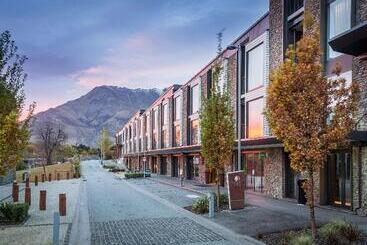 هتل Doubletree By Hilton Queenstown
